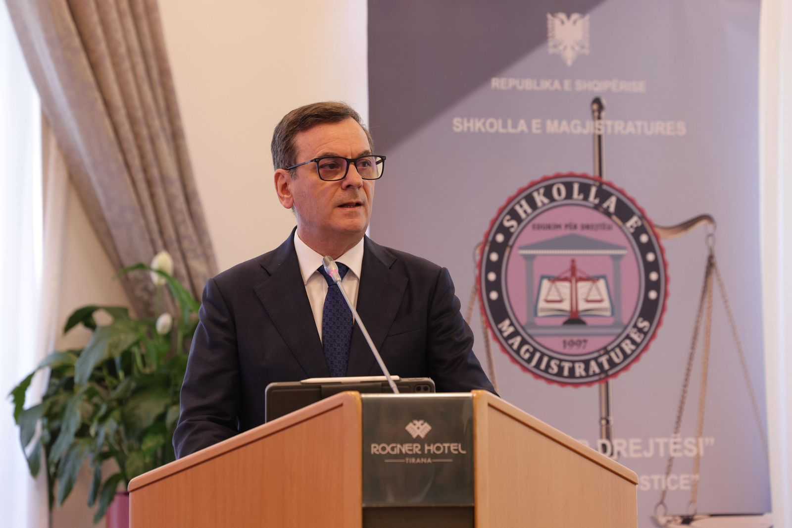 Fjala e Kryetarit të Gjykatës së Lartë, Prof. Dr. Sokol Sadushi, në Konferencën Kombëtare organizuar në kuadër të diplomimit të brezit të ri të magjistratëve.