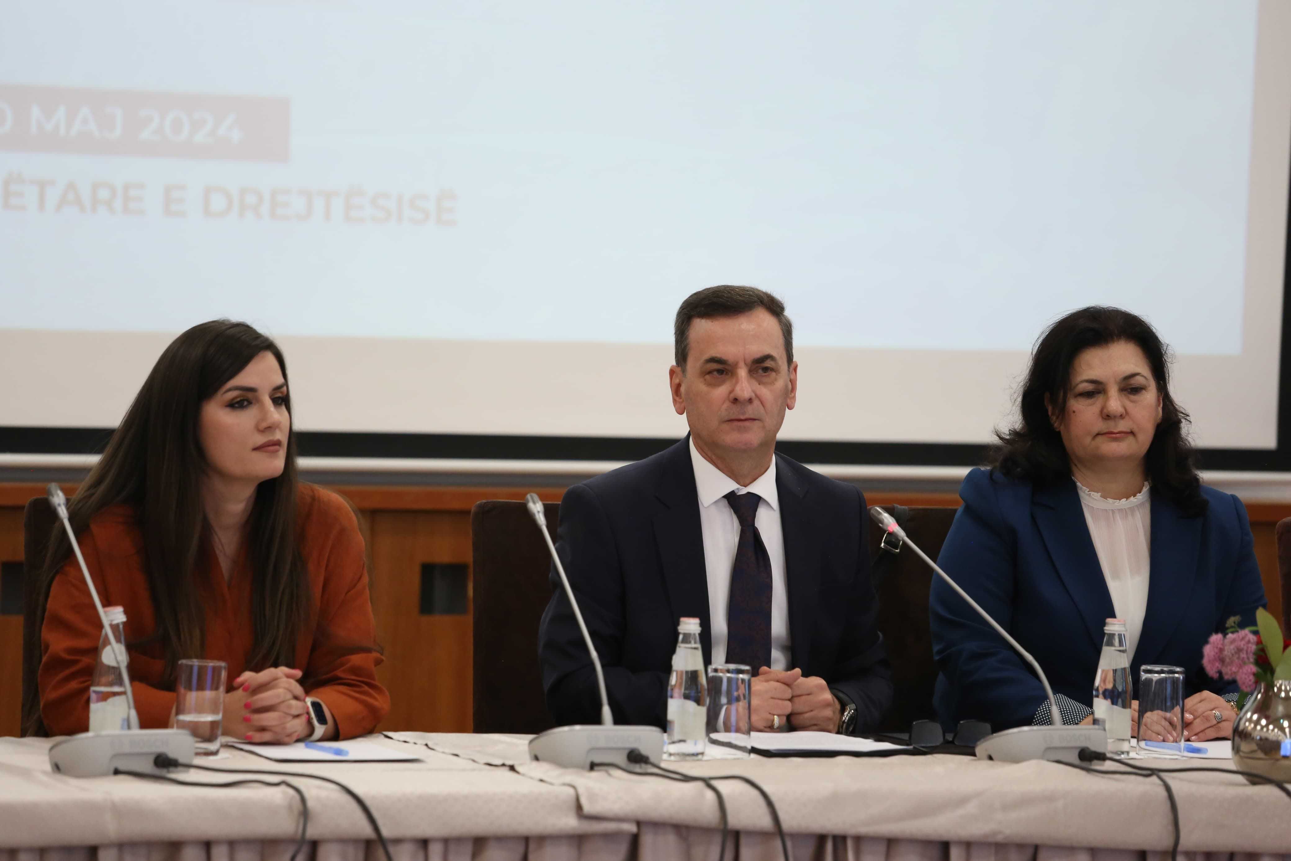 DIALOGU MES GJYQTARËVE 
NË FUNKSION TË MIRËADMINISTRIMIT TË DREJTËSISË 


