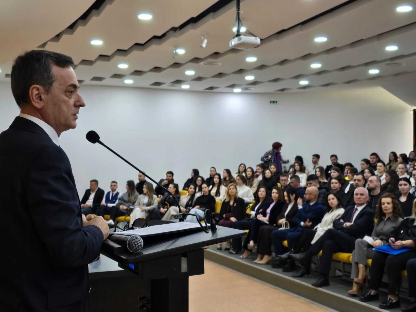 Drejtësia përballë polarizimit: pavarësia, përgjegjshmëria dhe besimi publik